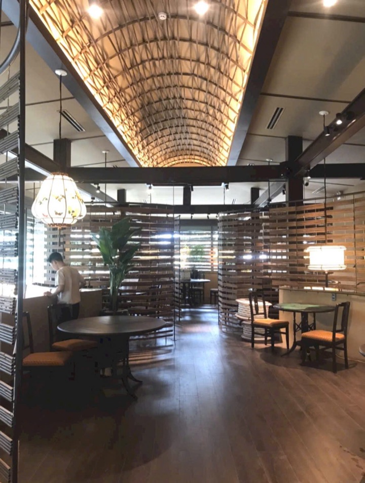 Nội thất tre tại nhà hàng Bà Nà Hills · Bamboo interior at Ba Na Hills